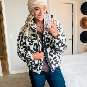 Women’s size medium button up fleece jacket